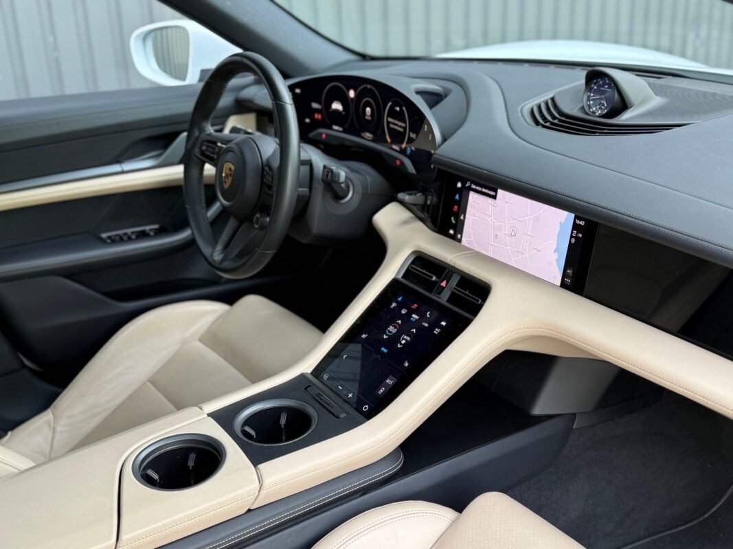 PORSCHE TAYCAN 4S PERFORMANCE PLUS - Image 9