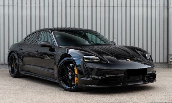 PORSCHE TAYCAN TURBO S