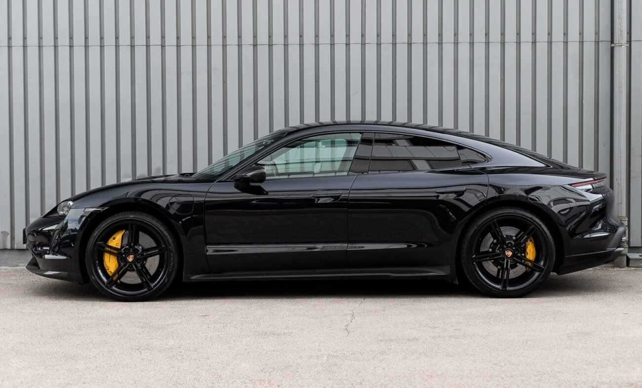 PORSCHE TAYCAN TURBO S - Image 4