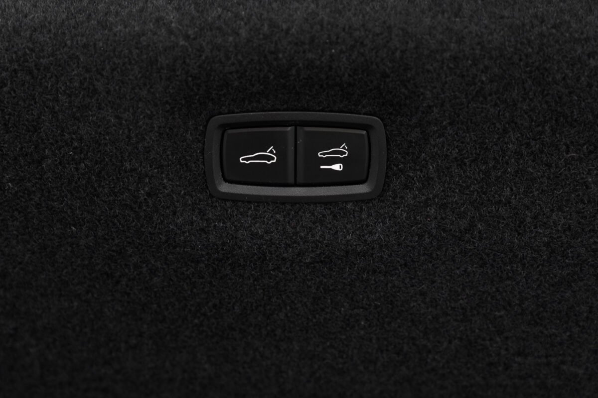 PORSCHE TAYCAN TURBO S - Image 6