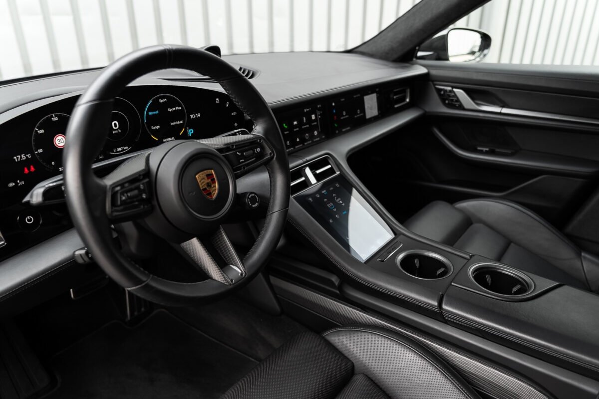 PORSCHE TAYCAN TURBO S - Image 7