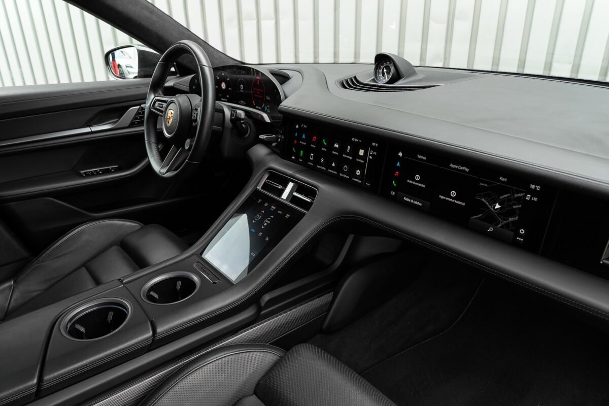 PORSCHE TAYCAN TURBO S - Image 9