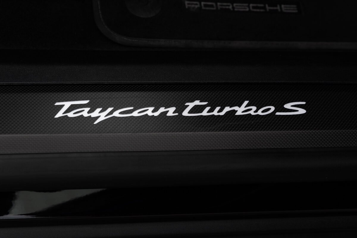 PORSCHE TAYCAN TURBO S - Image 11
