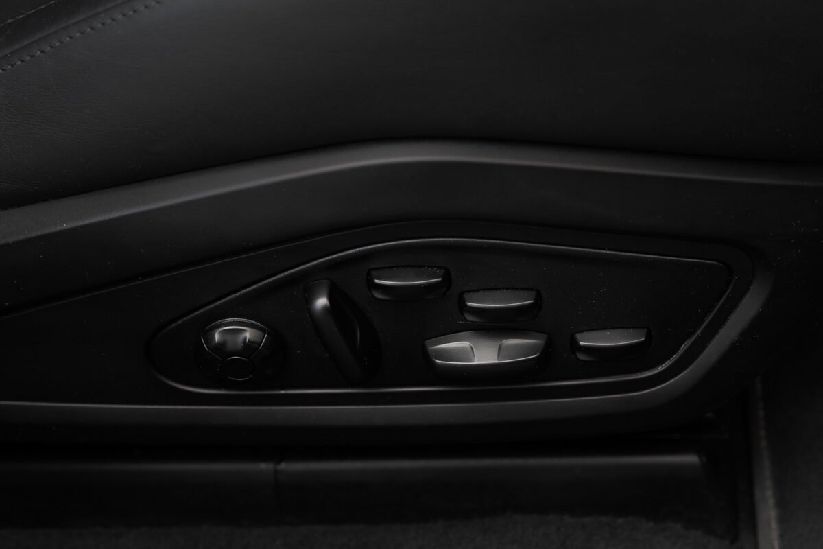 PORSCHE TAYCAN TURBO S - Image 12