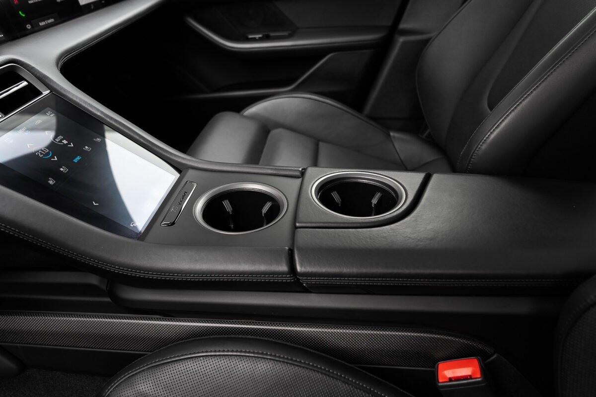 PORSCHE TAYCAN TURBO S - Image 18