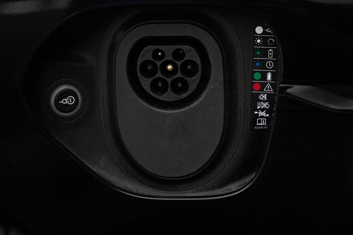 PORSCHE TAYCAN TURBO S - Image 19
