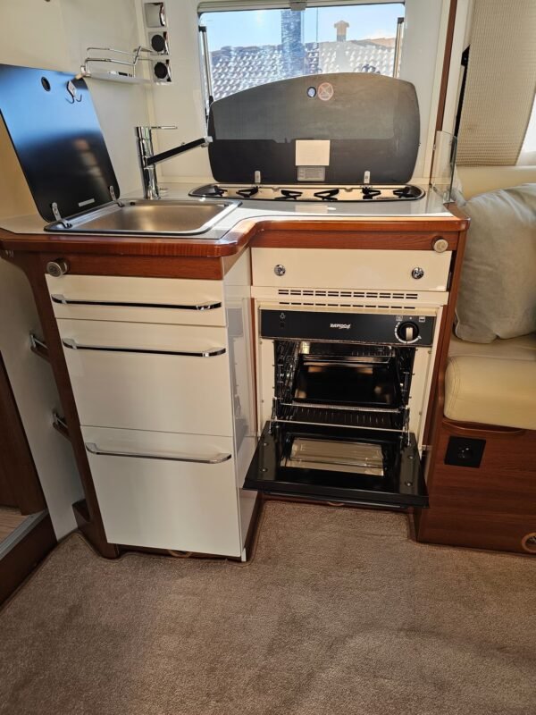 RAPIDO 696F - Image 12