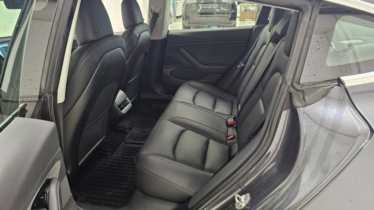 TESLA MODEL 3 LONG RANGE DUAL MOTOR - Image 11