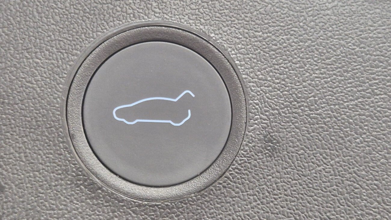 TESLA MODEL 3 LONG RANGE DUAL MOTOR - Image 17