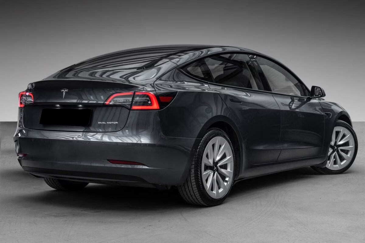 TESLA MODEL 3 LONG RANGE DUAL MOTOR - Image 2