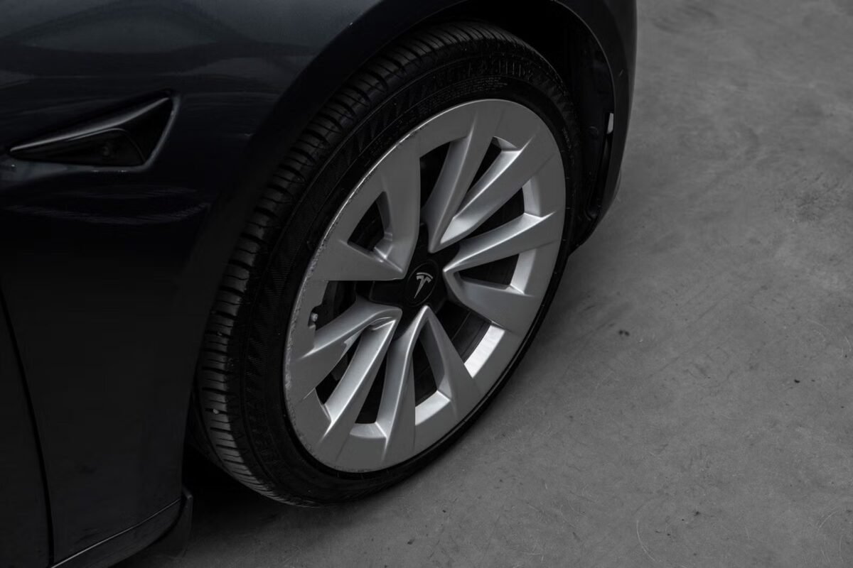 TESLA MODEL 3 LONG RANGE DUAL MOTOR - Image 19