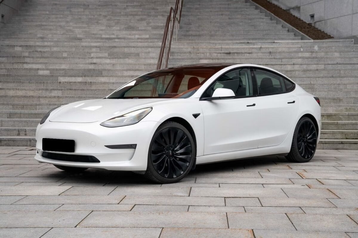 TESLA MODEL 3 LONG RANGE DUAL MOTOR - Image 1