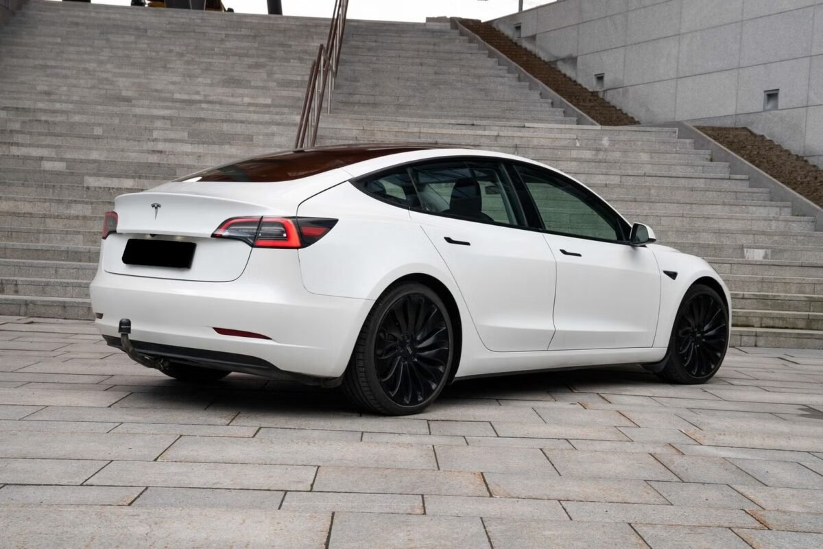 TESLA MODEL 3 LONG RANGE DUAL MOTOR - Image 3