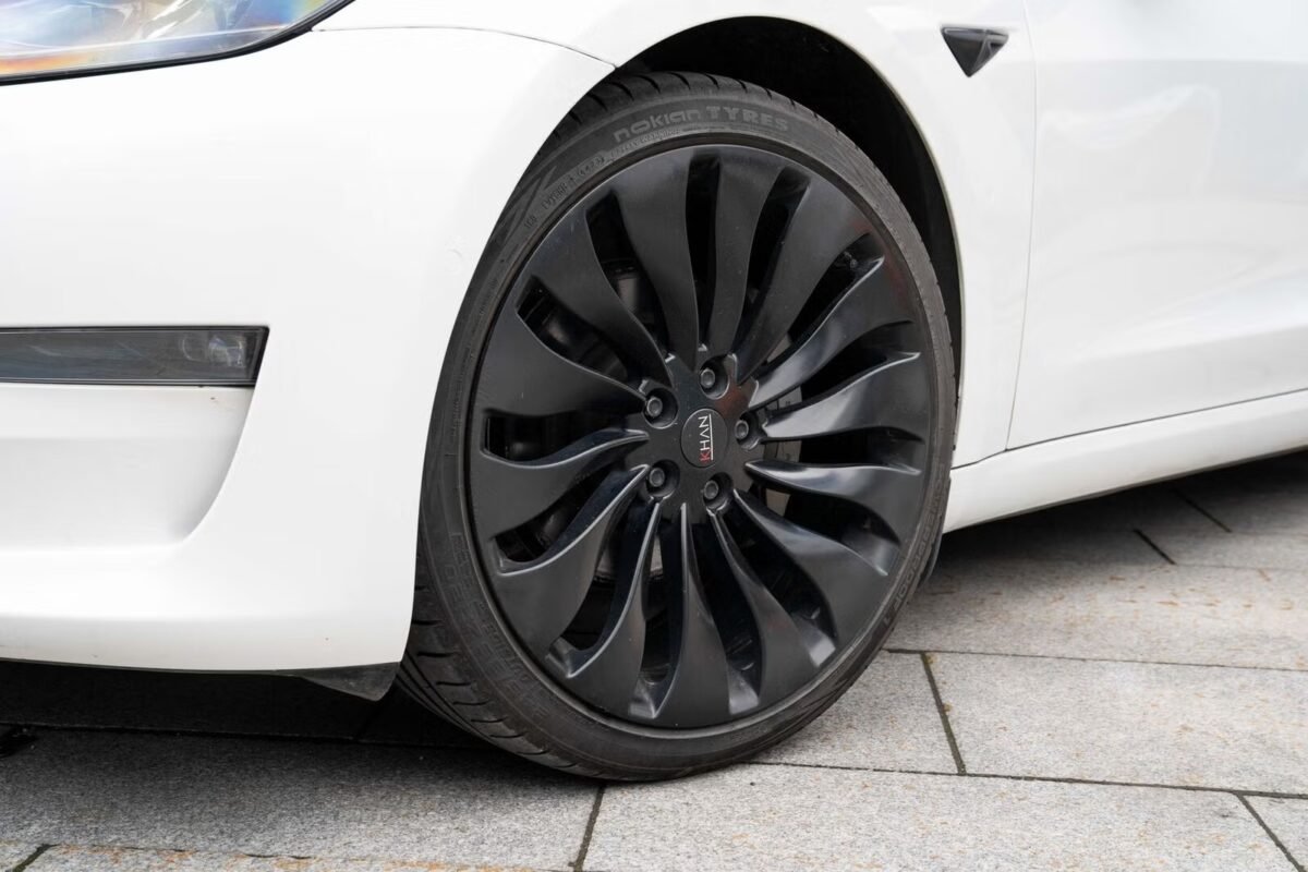 TESLA MODEL 3 LONG RANGE DUAL MOTOR - Image 4
