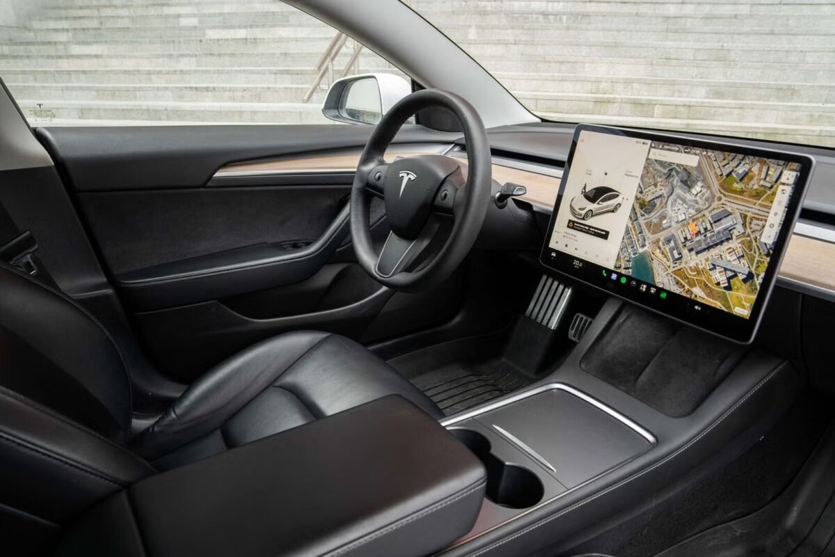TESLA MODEL 3 LONG RANGE DUAL MOTOR - Image 12