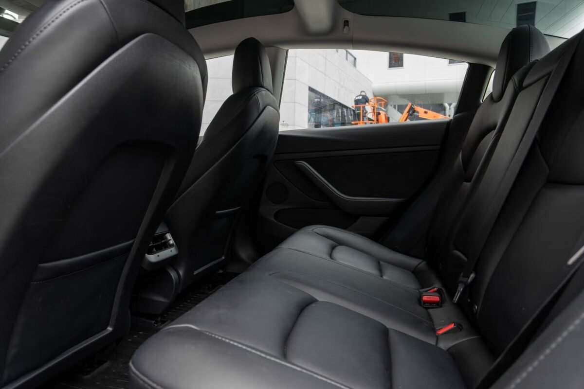TESLA MODEL 3 LONG RANGE DUAL MOTOR - Image 15