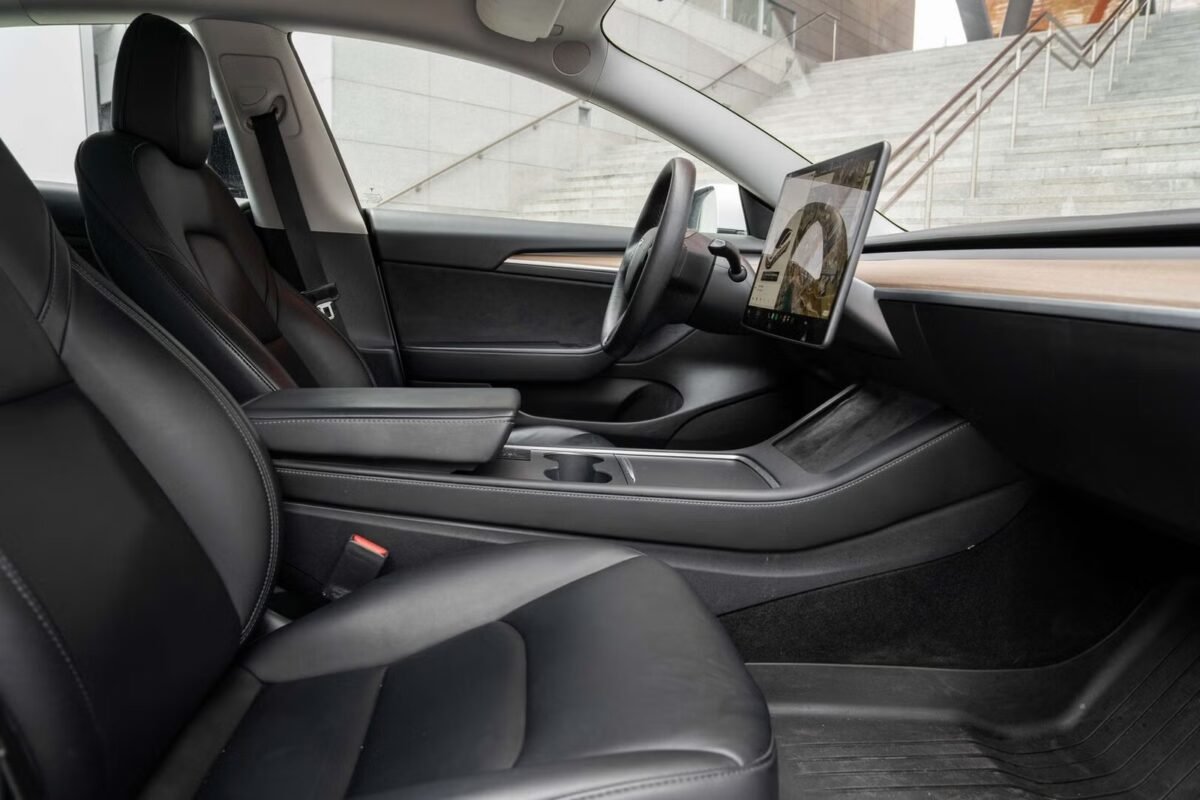 TESLA MODEL 3 LONG RANGE DUAL MOTOR - Image 17