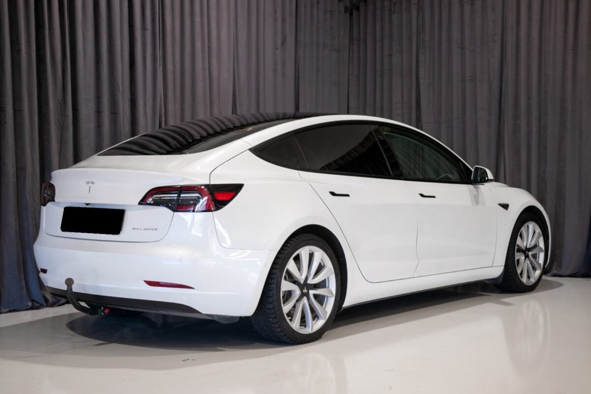 TESLA MODEL 3 LONG RANGE DUAL MOTOR - Image 2