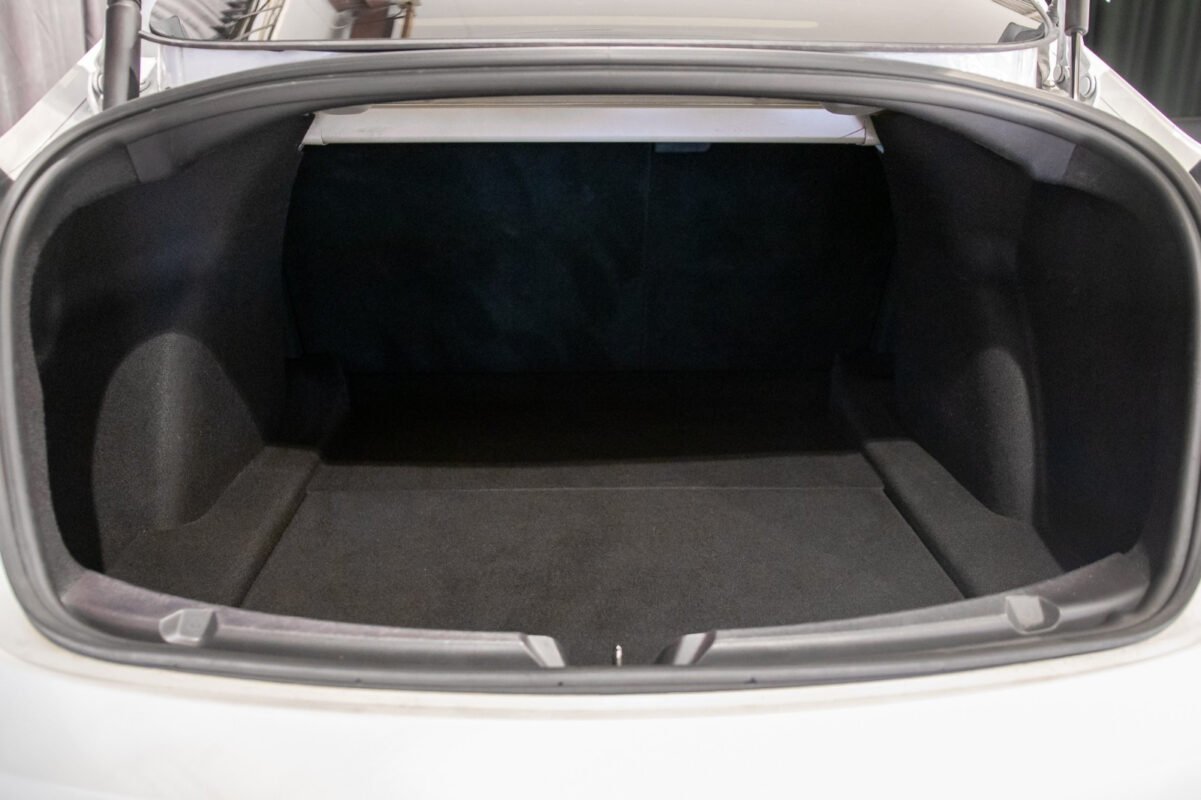 TESLA MODEL 3 LONG RANGE DUAL MOTOR - Image 9