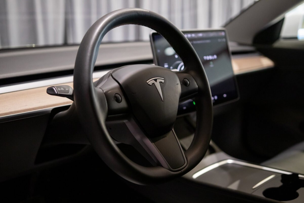TESLA MODEL 3 LONG RANGE DUAL MOTOR - Image 14