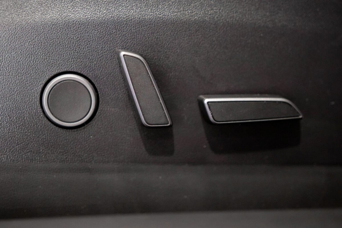 TESLA MODEL 3 LONG RANGE DUAL MOTOR - Image 17