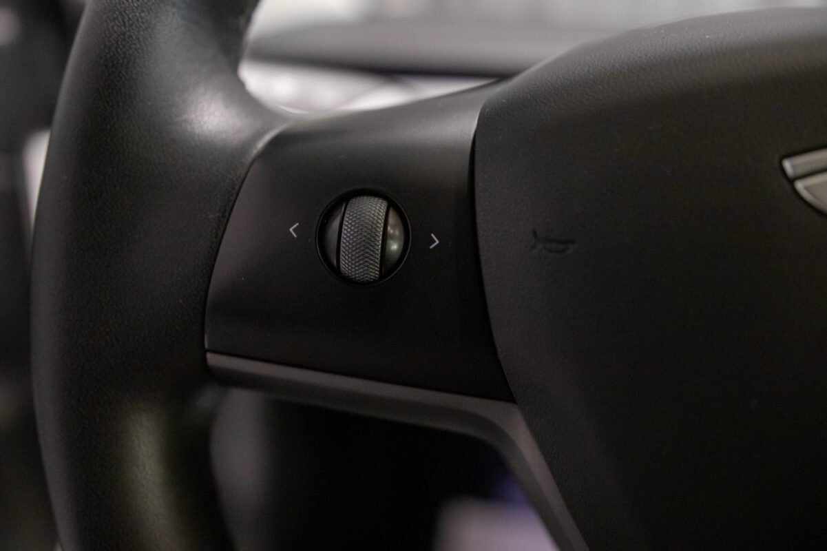 TESLA MODEL 3 LONG RANGE DUAL MOTOR - Image 19