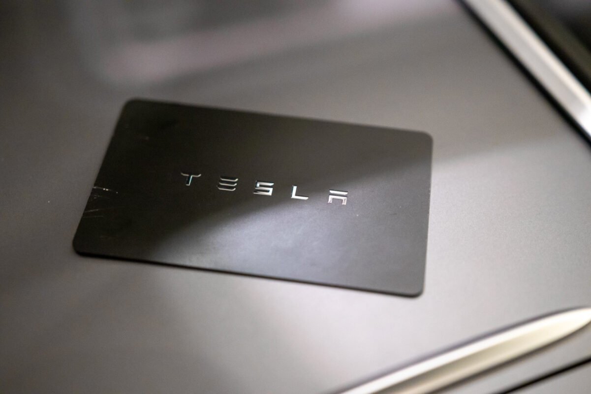 TESLA MODEL 3 LONG RANGE DUAL MOTOR - Image 20