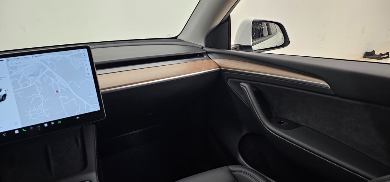 TESLA MODEL Y LONG RANGE BLANC 2023 - Image 18