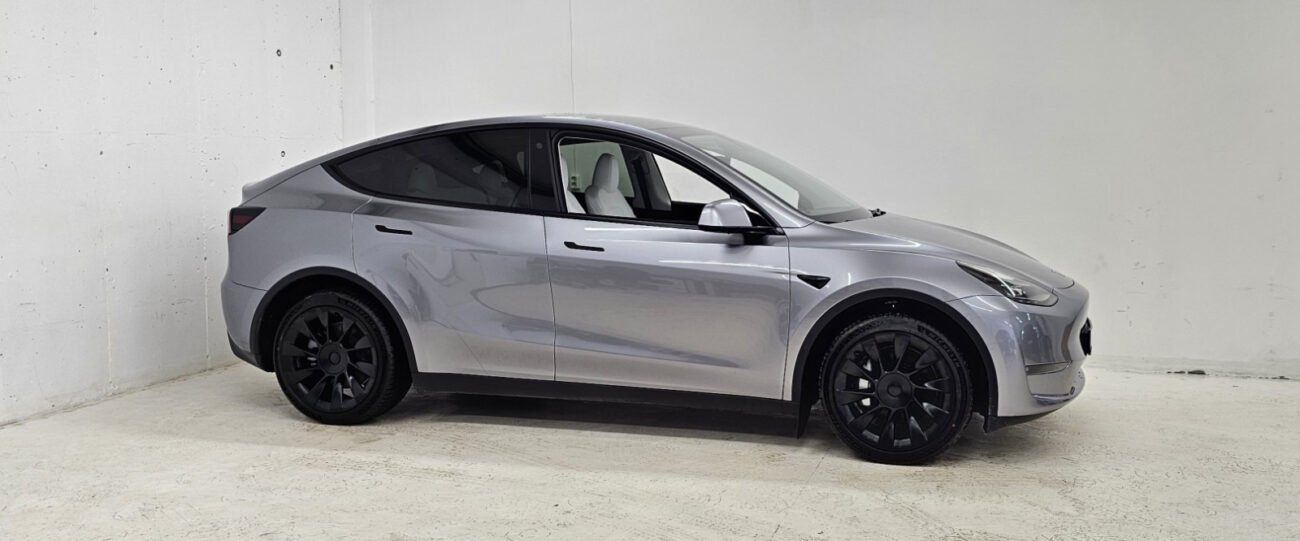 TESLA MODEL Y LONG RANGE QUICKSILVER 2023 - Image 3