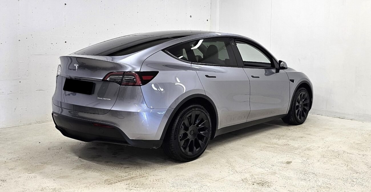 TESLA MODEL Y LONG RANGE QUICKSILVER 2023 - Image 6