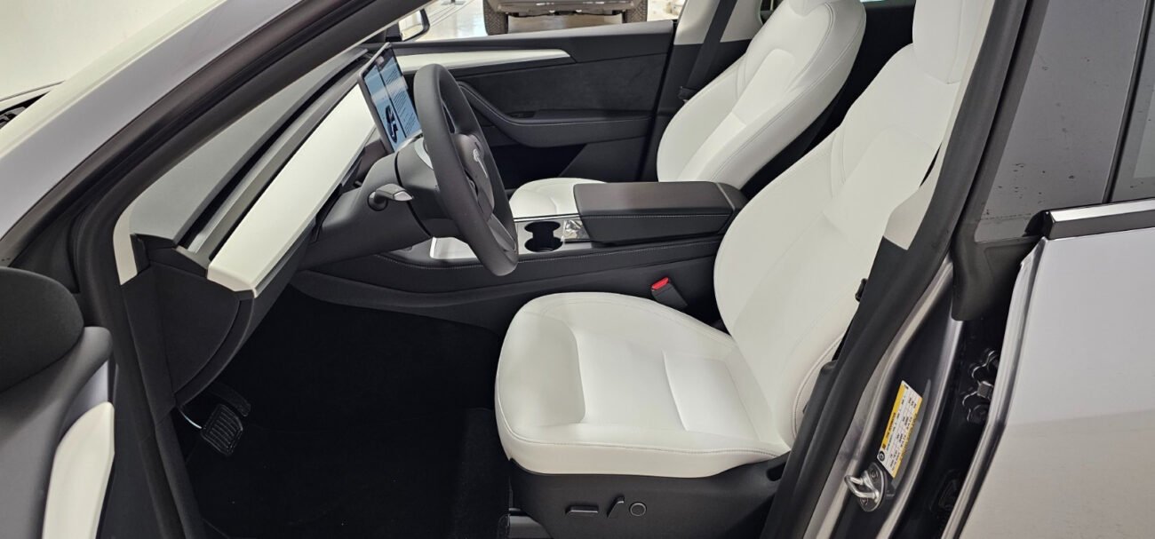 TESLA MODEL Y LONG RANGE QUICKSILVER 2023 - Image 10