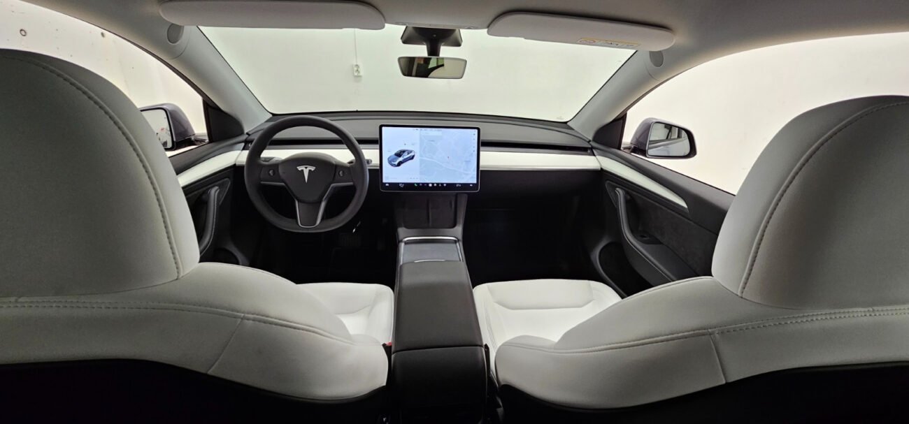 TESLA MODEL Y LONG RANGE QUICKSILVER 2023 - Image 13