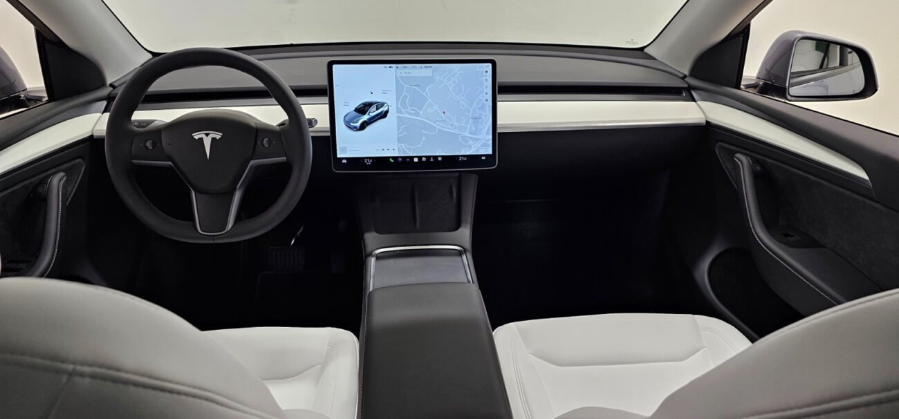 TESLA MODEL Y LONG RANGE QUICKSILVER 2023 - Image 14