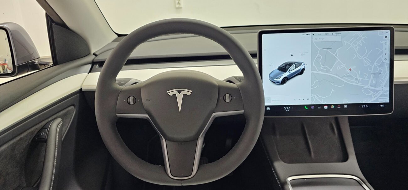 TESLA MODEL Y LONG RANGE QUICKSILVER 2023 - Image 16