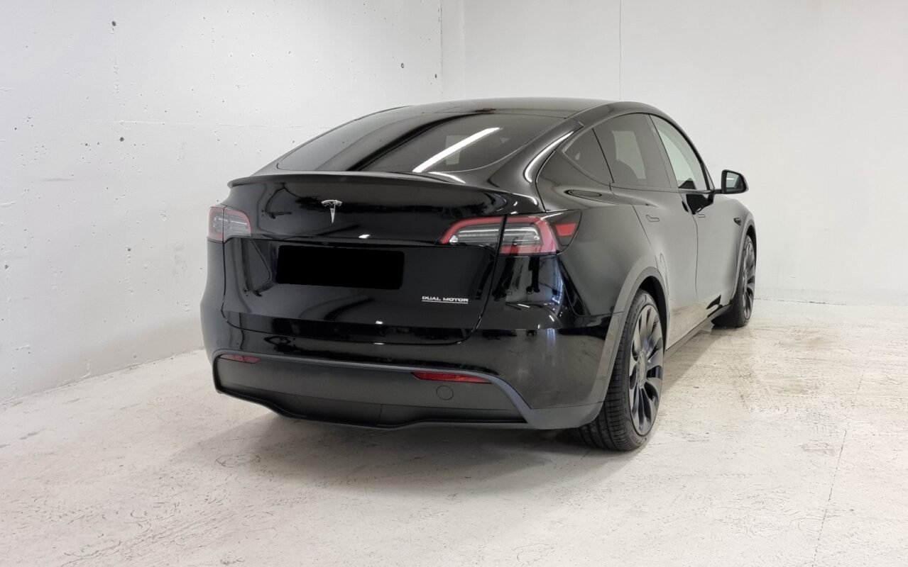 TESLA MODEL Y PERFORMANCE - Image 5