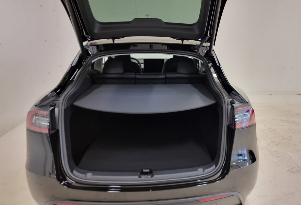 TESLA MODEL Y PERFORMANCE - Image 7