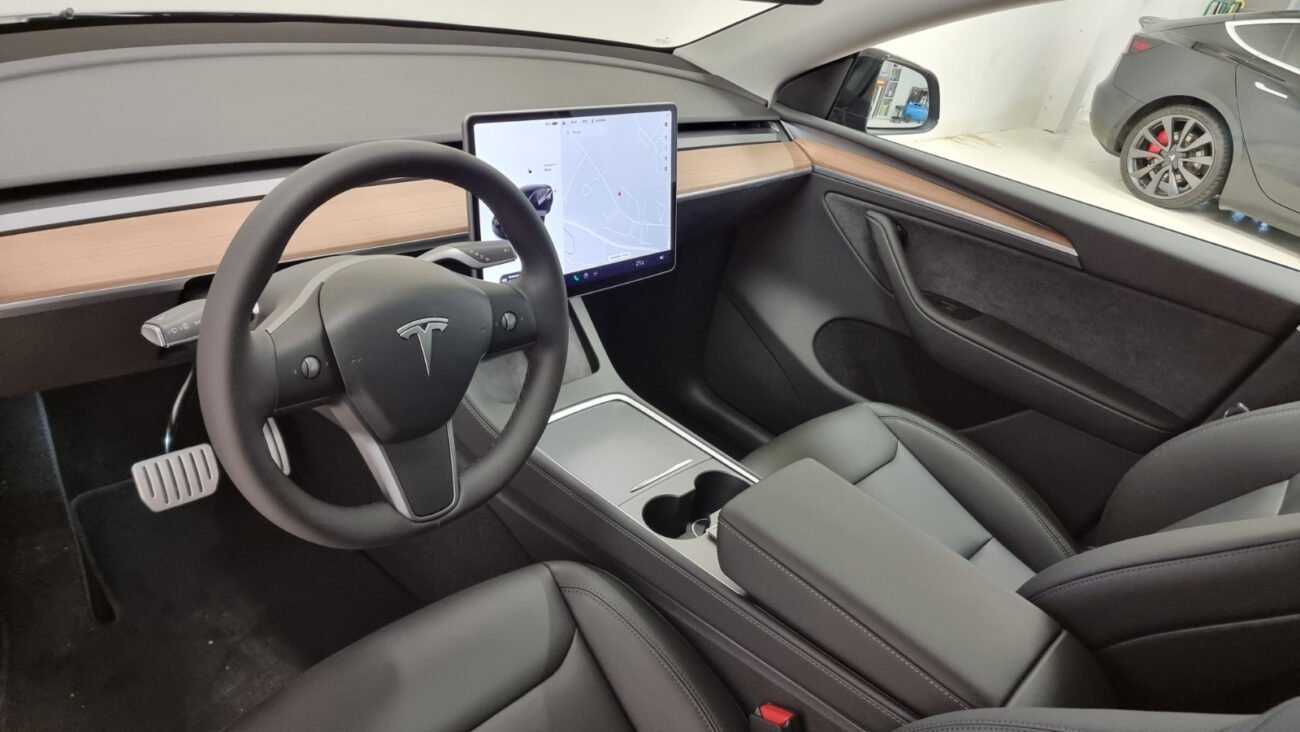 TESLA MODEL Y PERFORMANCE - Image 10