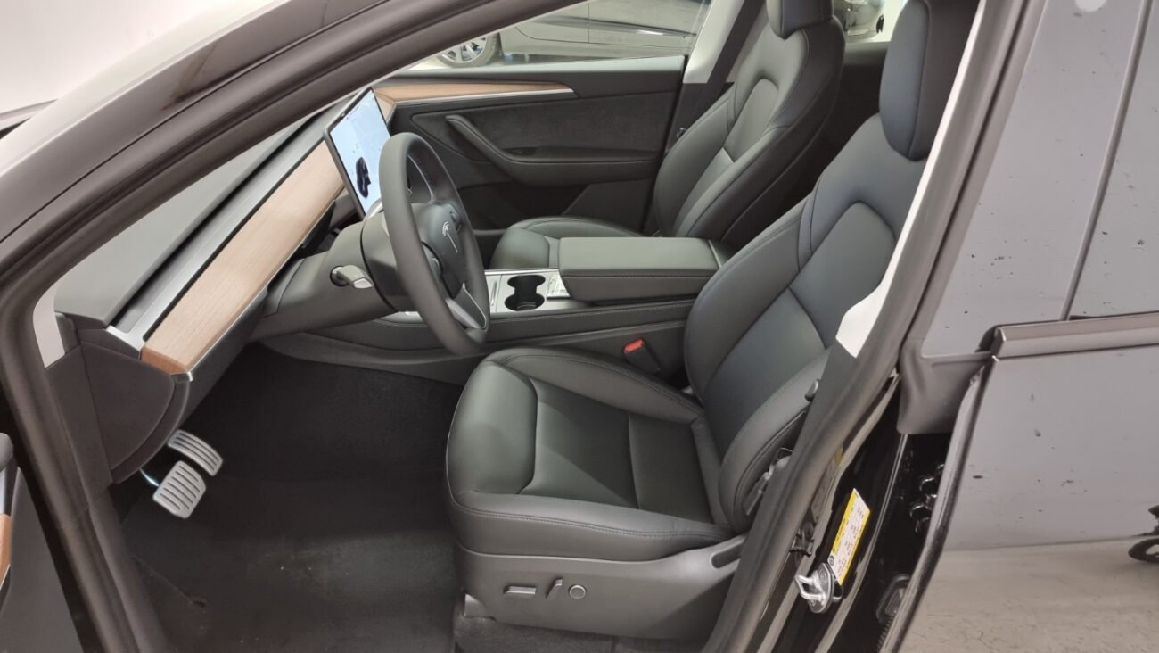TESLA MODEL Y PERFORMANCE - Image 11