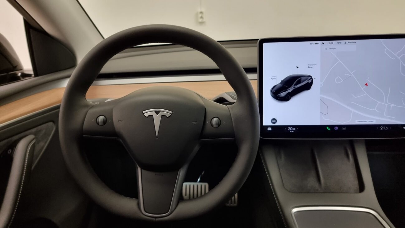 TESLA MODEL Y PERFORMANCE - Image 13