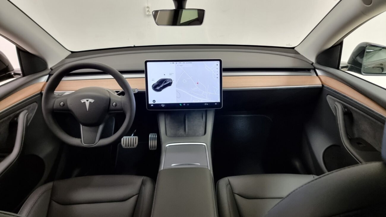 TESLA MODEL Y PERFORMANCE - Image 14