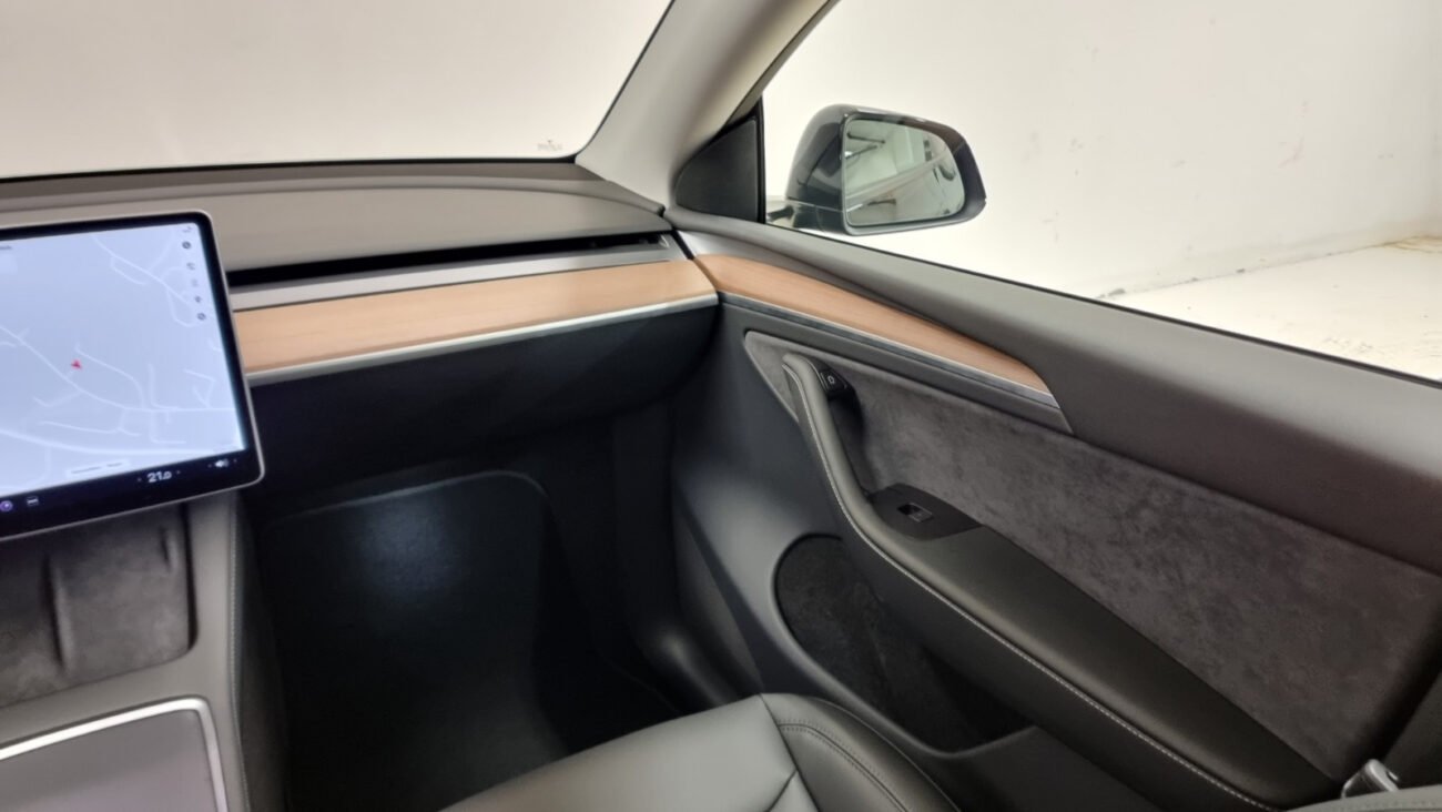 TESLA MODEL Y PERFORMANCE - Image 15