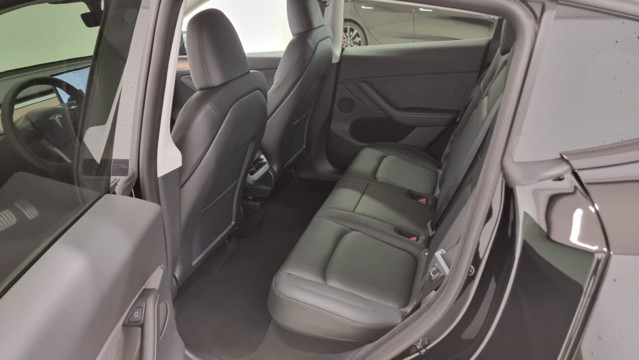 TESLA MODEL Y PERFORMANCE - Image 16