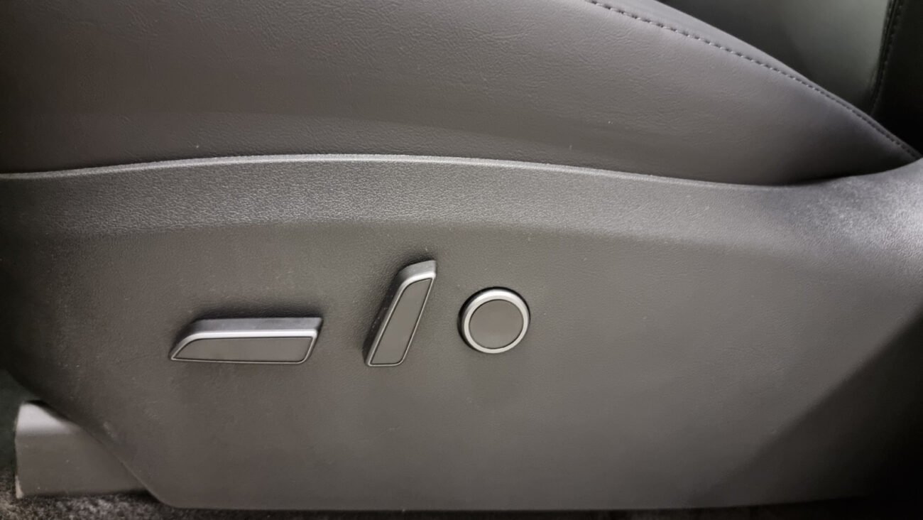 TESLA MODEL Y PERFORMANCE - Image 18