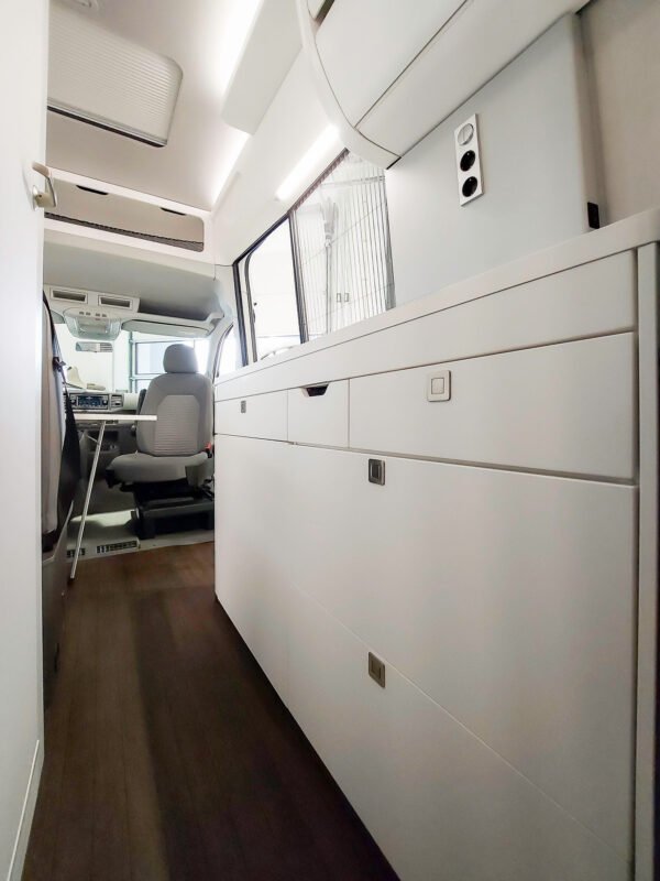VOLKSWAGEN CRAFTER GRAND CALIFORNIA 2.0 TDI 680 BVA8 - Image 16