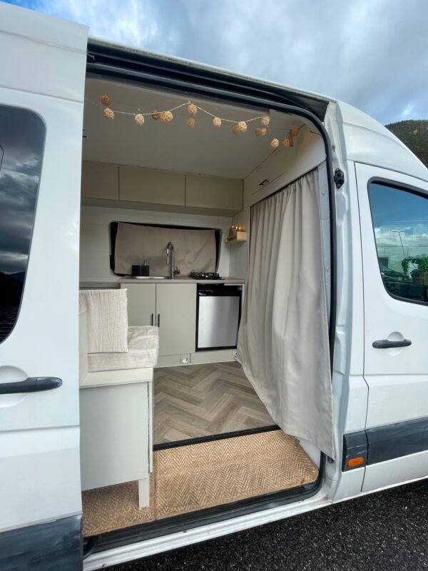 VOLKSWAGEN CRAFTER VAN 2.0 TDI 163 - Image 8