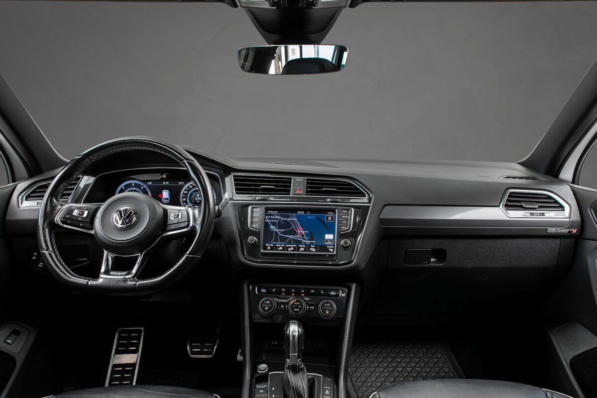 VOLKSWAGEN TIGUAN 2.0 TDI 150 4MOTION R LINE - Image 16