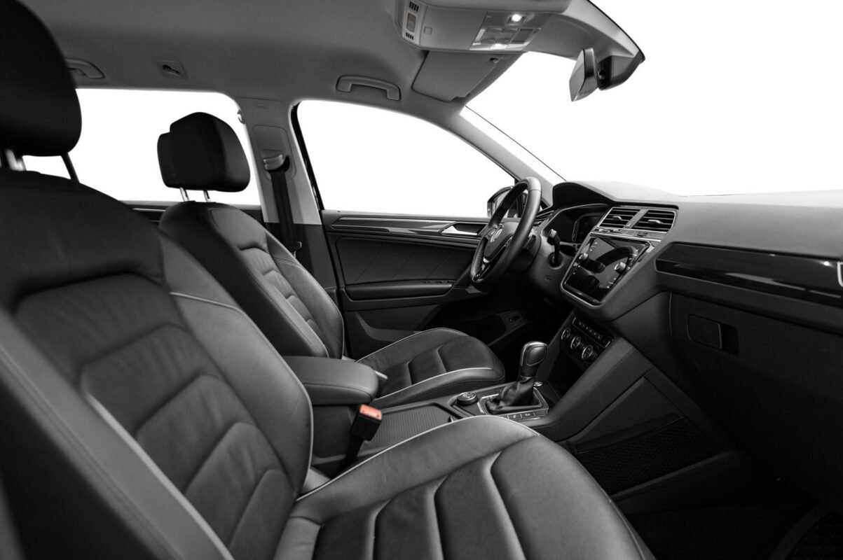 VOLKSWAGEN TIGUAN 2.0 TDI 150 EXCLUSIF R LINE 4MOTION DSG7 - Image 17