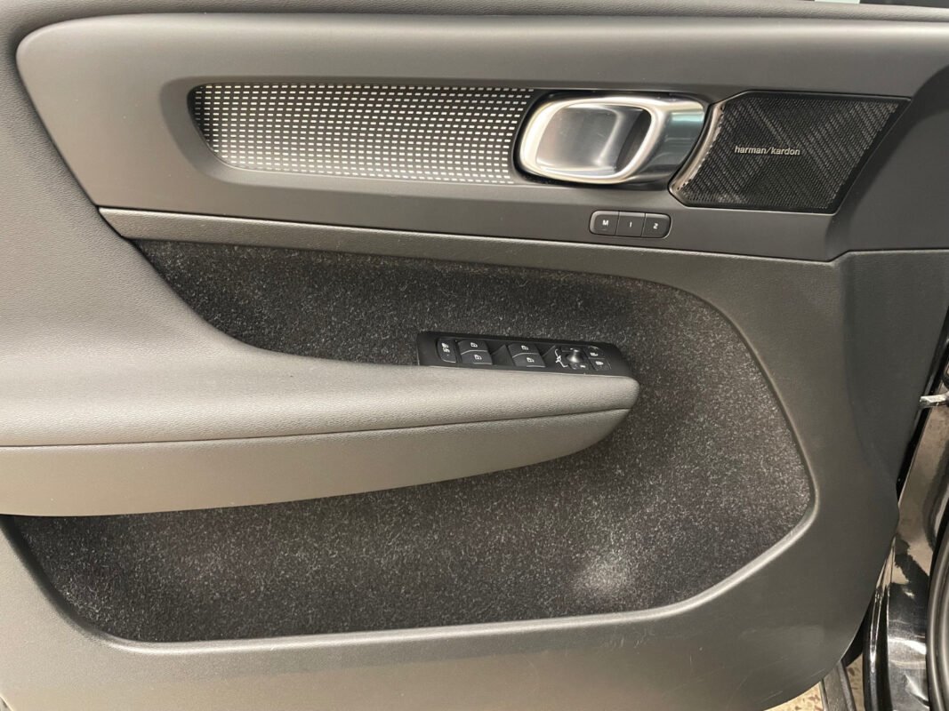 VOLVO XC40 P8 AWD 408CH R-DESIGN EDT - Image 9