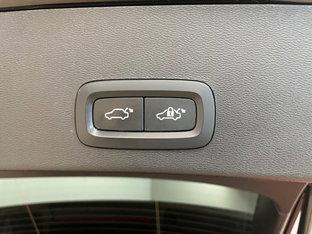VOLVO XC40 P8 AWD 408CH R-DESIGN EDT - Image 11