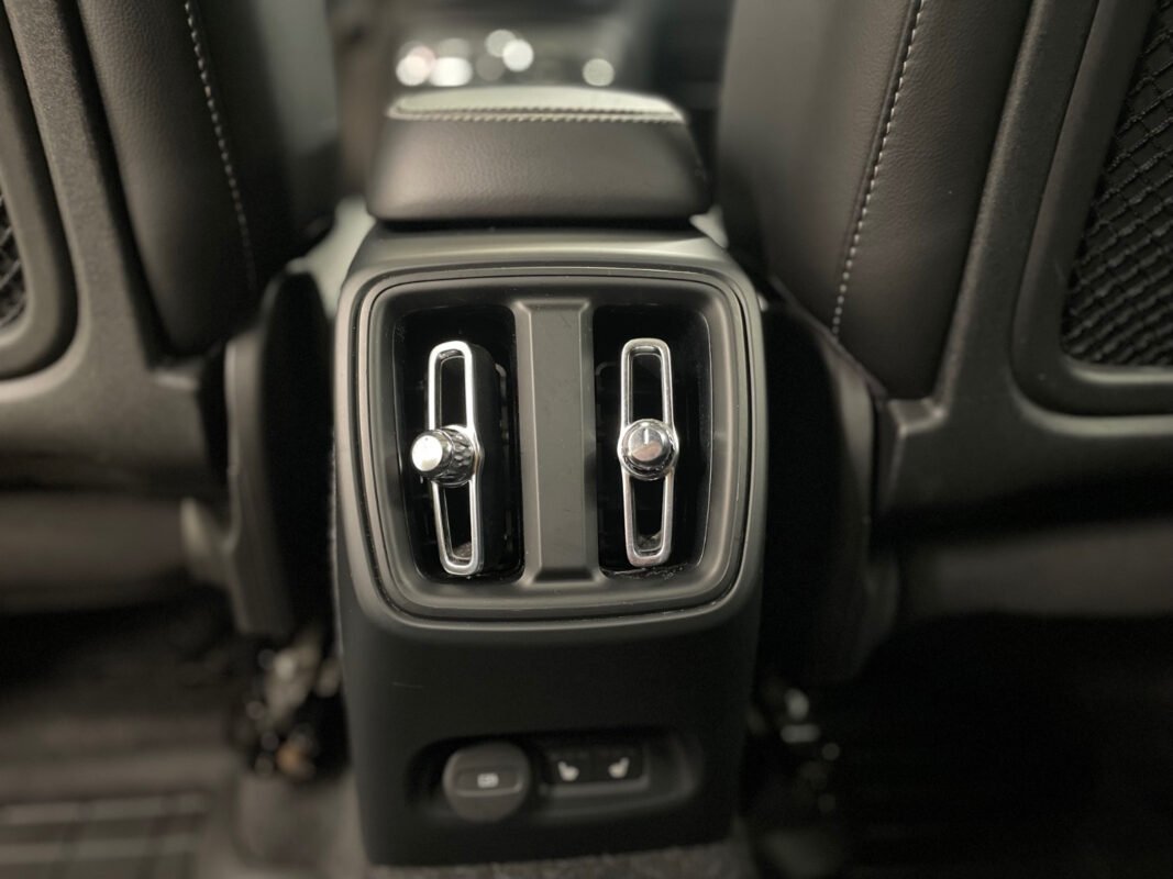 VOLVO XC40 P8 AWD 408CH R-DESIGN EDT - Image 18